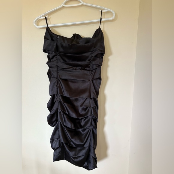 Le Chateau little black ruched dress - Picture 2 of 2